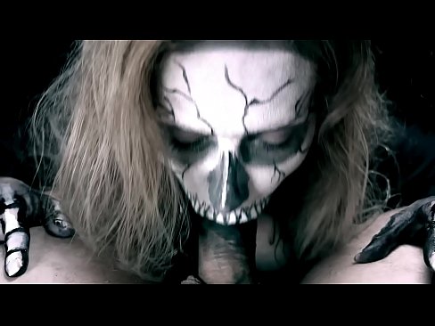 ❤️ Demon nga babaye nga nagsuso sa manok uban sa iyang itom nga baba ug gilamoy cum. kualidad nga porn sa amon
